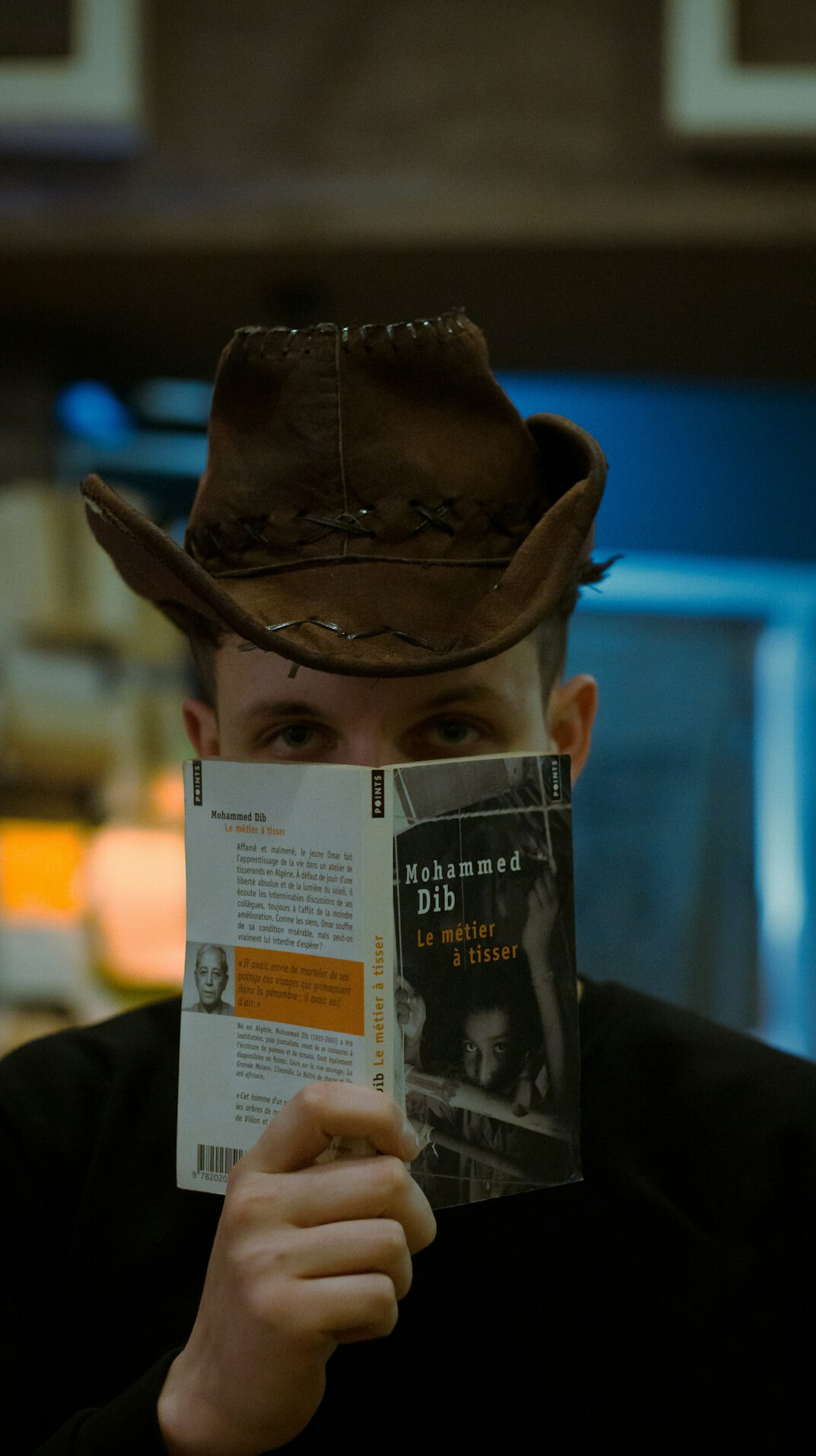 detective reading book